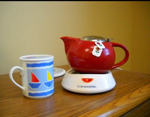 A cup of coffee on a table

Description automatically generated