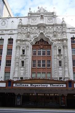 A large white building

Description automatically generated